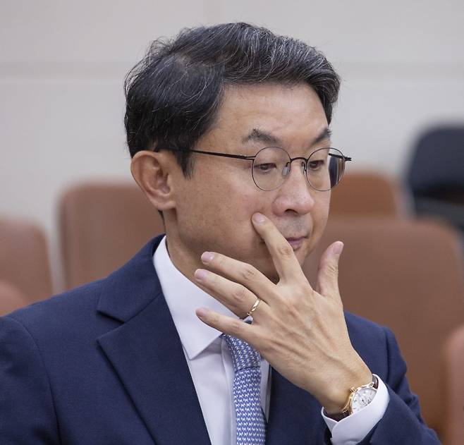 이억원 금융위원장 후보자가 2일 국회 정무위원회에서 열린 인사청문회에 출석해 의원 질의를 듣고 있다. /사진=연합뉴스
