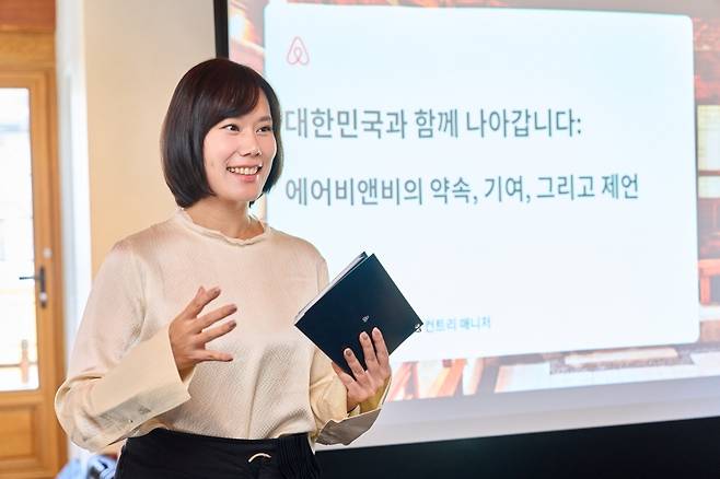 서가연 에어비앤비 코리아 컨트리 매니저는 “영업신고 의무화 조치를 전면 시행함으로써 한국 사회와의 약속을 지키고, 공유숙박 제도가 보다 합리적 방향으로 개편될 수 있도록 정부와 협력하고 있다”고 말했다.