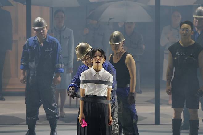 A scene from "Pansori Theater Shim Cheong" (Jeonju International Sori Festival, National Changgeuk Company of Korea)