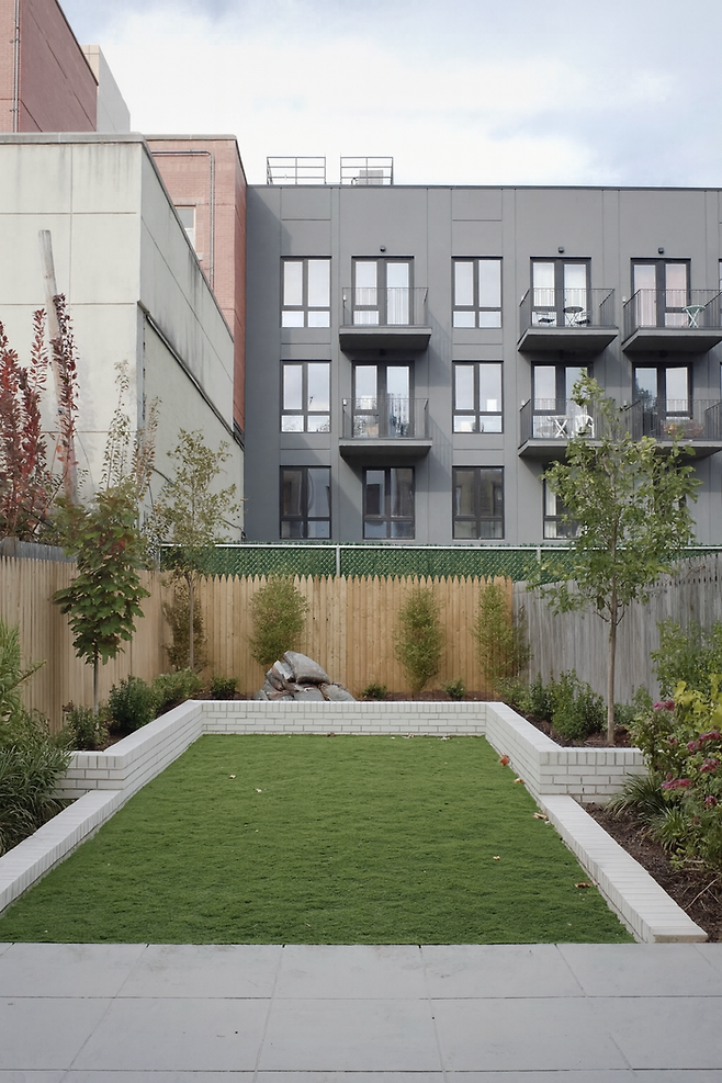 뉴욕 브룩클린 노후 타운하우스를 개조한 플래토즈의 공용주거 공간