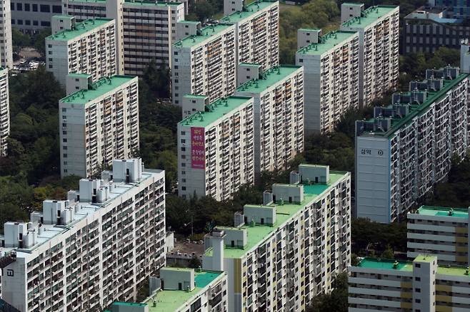 서울시 신속통합기획 자문사업 1호 대상지인 대교아파트는 지난달 29일 영등포구청으로부터 사업시행계획인가를 취득하며 여의도 재건축 가운데 가장 빠른 속도로 사업이 추진되고 있다. 사진은 여의도 일대 재건축 아파트. /사진=머니투데이