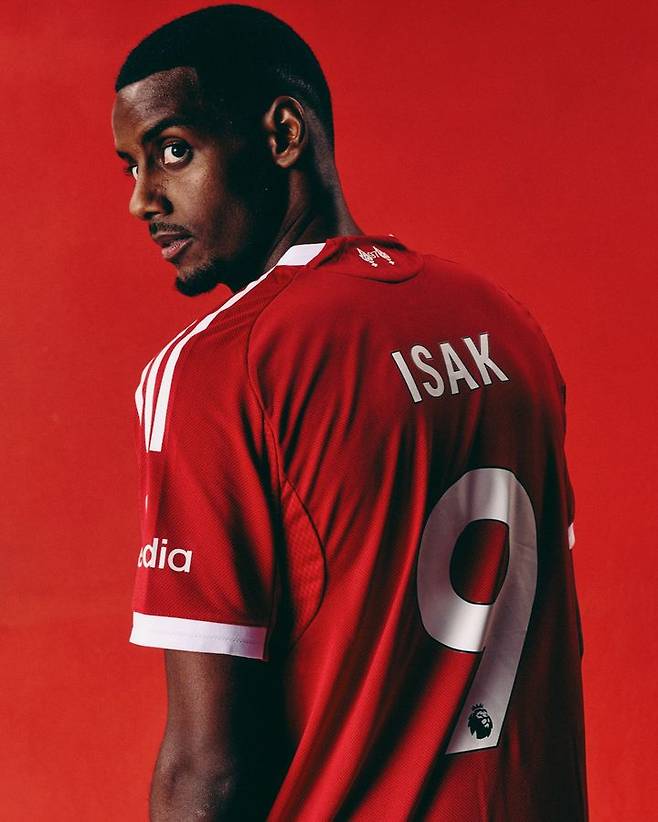 [서울=뉴시스]리버풀, EPL 역대 최고액에 골잡이 이삭 영입. (사진=리버풀 구단 소셜미디어 캡처) 2025.09.02. photo@newsis.com *재판매 및 DB 금지