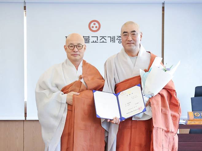 [서울=뉴시스] 대한불교조계종 종책특별보좌관 가섭스님 (오른쪽) (사진=대한불교조계종 제공:) 2025.09.02. photo@newsis.com *재판매 및 DB 금지