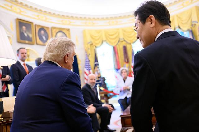 ▲사진 공유 플랫폼 플리커 백악관 공식 계정에 올라온 이재명 대통령과 도널드 트럼프 미국 대통령