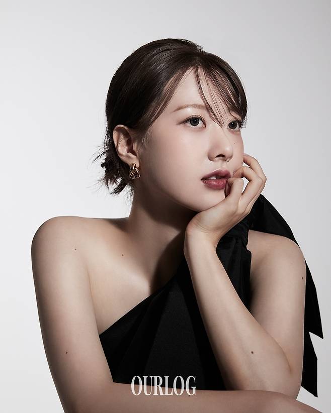 아워로그 가을 화보 이미지