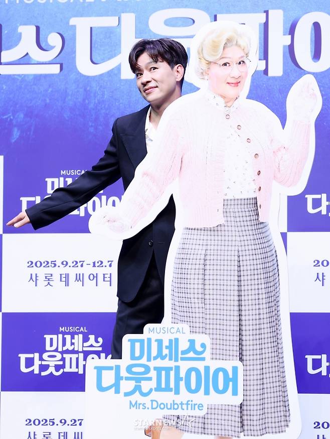 배우 정상훈이 2일 서울 서대문구 이화여자대학교 삼성홀에서 진행된 뮤지컬 '미세스 다웃파이어' 제작발표회에 참석해 포즈를 취하고 있다. /2025.09.02 /사진=김휘선 hwijpg@