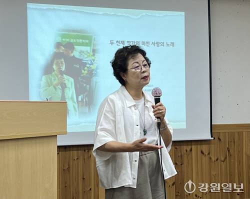 ◇3일 김유정문학촌서 열린 ‘금홍아 봄·봄 커피열차 타고 점순이네 실레이야기 마을에 제비다방 열자!’에서는 유인순 강원대 명예교수(전 김유정학회장)의 강연이 열렸다.