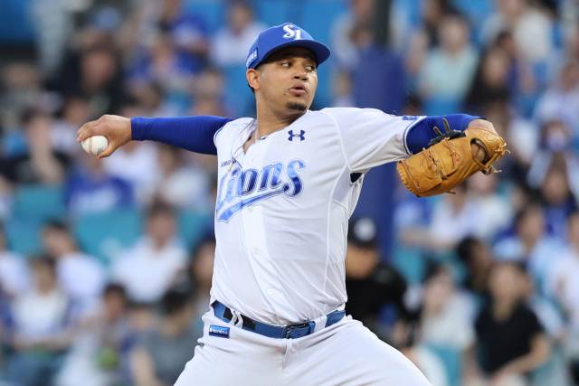 삼성 라이온즈의 헤르손 가라비토가 3일 대구에서 열린 키움 히어로즈와의 경기에 선발 등판해 투구하고 있다. 삼성 제공