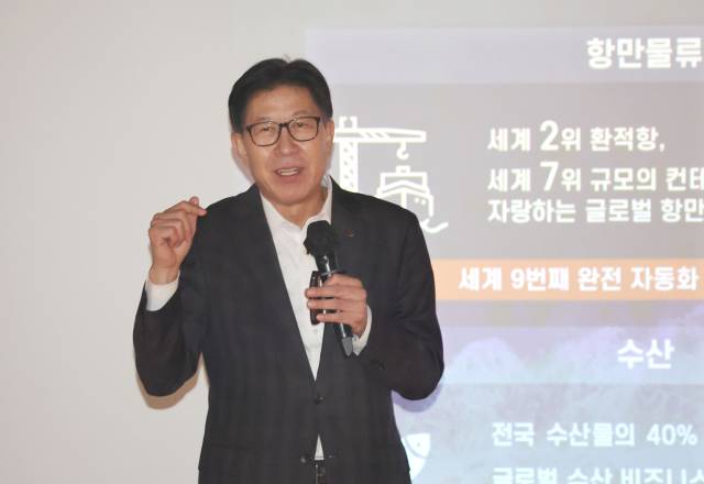 박형준 시장이 지난 2일 제18기 부산일보CEO아카데미에서 특강을 하고 있다. 정종회 기자 jjh@