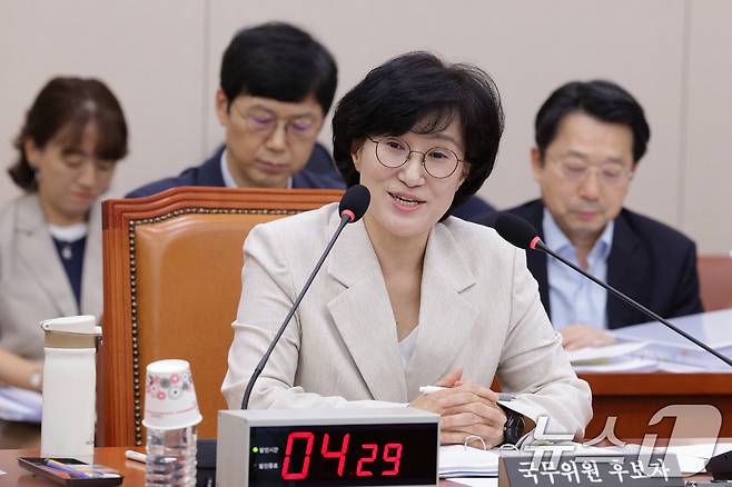 원민경 여성가족부 장관 후보자가 3일 오전 서울 여의도 국회 여성가족위원회에서 열린 인사청문회에서 의원 질의에 답변하고 있다. 2025.9.3/뉴스1 ⓒ News1 신웅수 기자