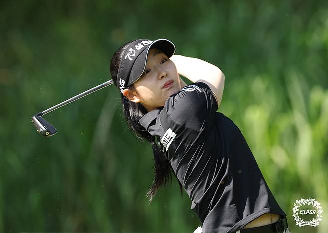 유현조가 하이원CC에서 열린 KLPGA투어 하이원리조트 여자오픈 2025 2라운드에서 샷하고 있다. 사진 | KLPGA