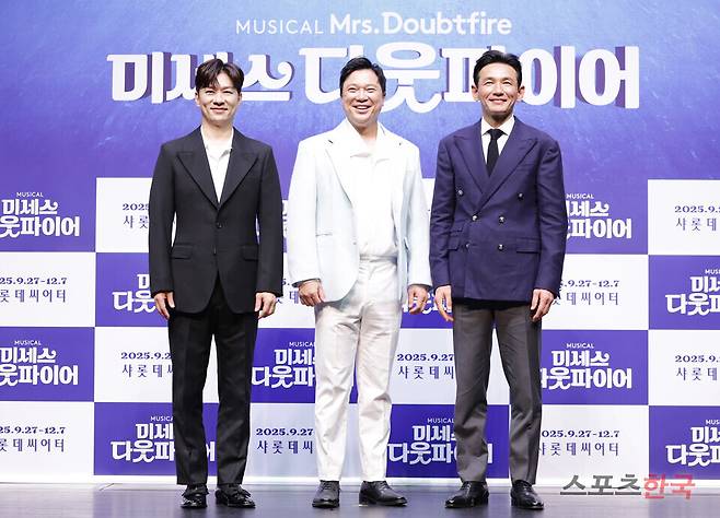 뮤지컬 '미세스 다웃파이어' 제작발표회에 참석한 배우 정상훈, 정성화, 황정민. 25.09.2 ⓒ이혜영 기자 lhy@hankooki.com