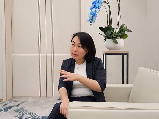 왕민롱 선전시로봇산업협회 종합부부장이 지난달 19일 선전시 난산구 중국과학원선전선진기술연구원에서 아시아경제와 만나 인터뷰를 하고 있다. 사진 박준이 기자.