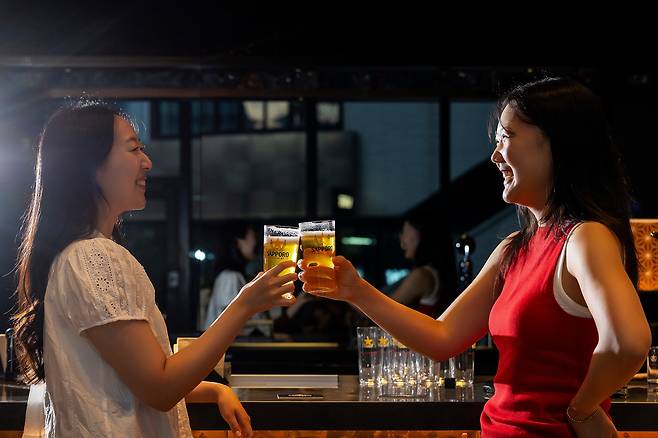 서울 성수동 삿포로 프리미엄 비어스탠드를 찾은 손님들의 모습/양수열 영상미디어 기자