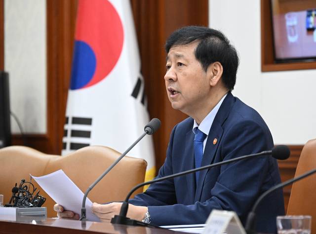 구윤철 부총리 겸 기획재정부 장관은 3일 서울 종로구 정부서울청사에서 열린 ‘경제관계장관회의 겸 산업경쟁력강화 관계장관회의’를 주재, 모두발언을 하고 있다. [기재부 제공]