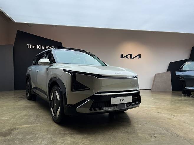 EV5 미디어 데이 행사장에 전시된 EV5 외관 모습. 사진=박경호 기자