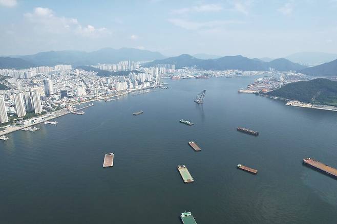 창원 마산 앞바다. 2003년 태풍 ‘매미’ 당시 마산에서는 해수면이 439㎝까지 치솟아 도심이 물에 잠겼다. 녹색연합 제공