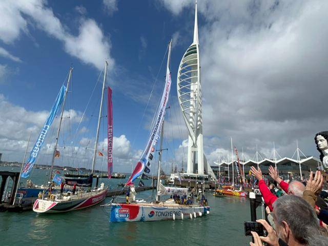 통영시는 지난달 30일(현지시간) 영국 포츠머스 건워프 퀘이즈 마리나에서 열린 '경남통영호(Team Tongyeong)' 명명식에 참석했다. 통영시 제공