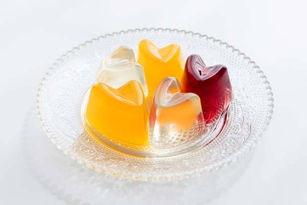 곤약젤리는 충분히 씹어 삼켜야 하며 섭취 후 물 한두 잔을 마셔 폐색 위험을 방지해야 한다./사진=게티이미지뱅크