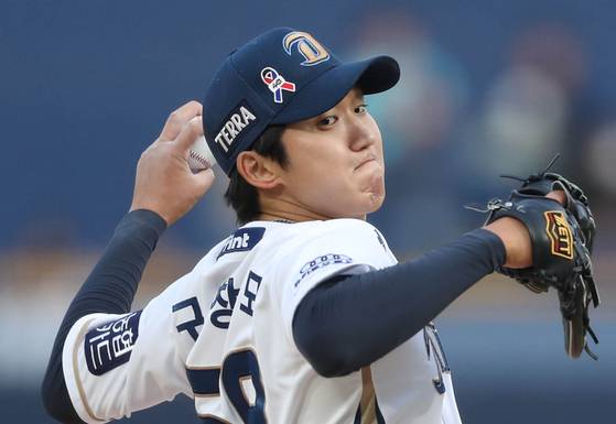 <yonhap photo-6567=""> '토종 에이스' NC 선발 구창모 (창원=연합뉴스) 김동민 기자 = 3일 경남 창원NC파크에서 열린 '2022 신한은행 쏠(SOL) KBO 리그' NC 다이노스와 롯데 자이언츠 경기. NC 선발 구창모가 역투하고 있다. 2022.6.3 image@yna.co.kr/2022-06-03 21:20:17/ <저작권자 ⓒ 1980-2022 ㈜연합뉴스. 무단 전재 재배포 금지.></yonhap>
