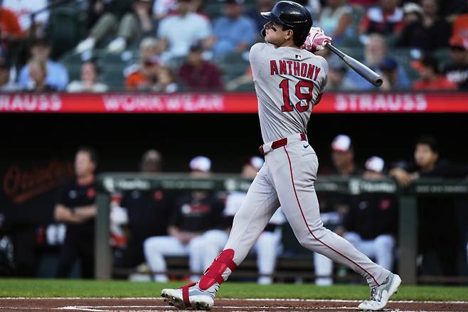 <yonhap photo-2431=""> Boston Red Sox's Roman Anthony watches his home run during the first inning of a baseball game against the Baltimore Orioles, Monday, Aug. 25, 2025, in Baltimore. (AP Photo/Stephanie Scarbrough)/2025-08-26 09:42:42/ <저작권자 ⓒ 1980-2025 ㈜연합뉴스. 무단 전재 재배포 금지, AI 학습 및 활용 금지></yonhap>