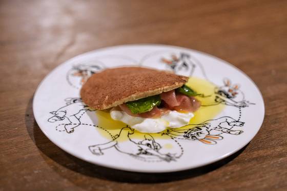 러시아의 '블리니' 팬케이크에서 영감을 받아 만든 소바쥬만의 새로운 메밀 메뉴. 사진 김성현