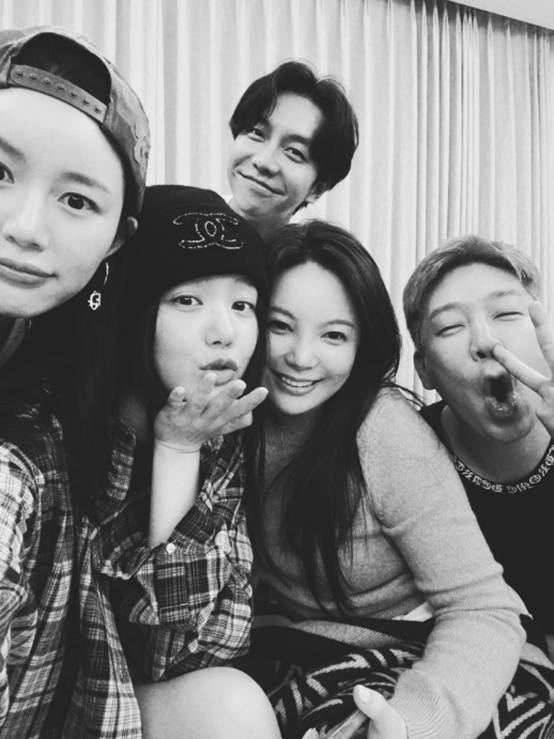 극심한 우울증을 호소했던 MC몽이 이승기 이다인 부부를 만난 근황을 전했다. /사진=SNS 갈무리