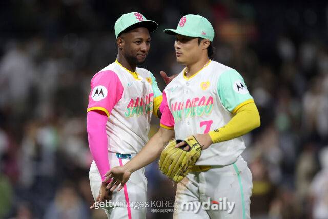 샌디에이고 파드리스 시절의 주릭슨 프로파와 김하성./게티이미지코리아