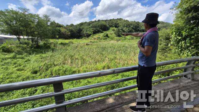 ▲국정원 통제로 농사를 짓지 못해 수년째 방치된 방마마을 사유지. ⓒ프레시안