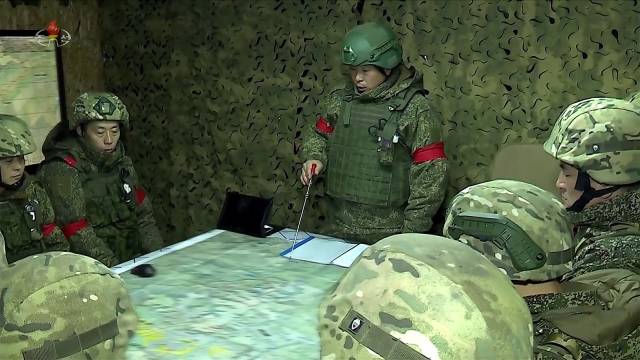 러시아 쿠르스크 전선에 배치된 북한군들의 모습. 조선중앙TV는 북한군의 전투 영상 기록물을 지난달 31일 공개했다. 조선중앙TV·연합뉴스