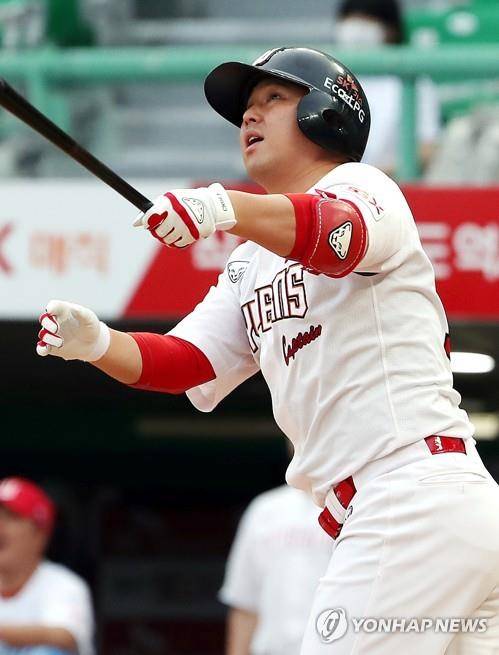 한화전 26득점 당일 5년 연속 20홈런을 달성한 SK 소속 당시의 최정 [연합뉴스 자료 사진]