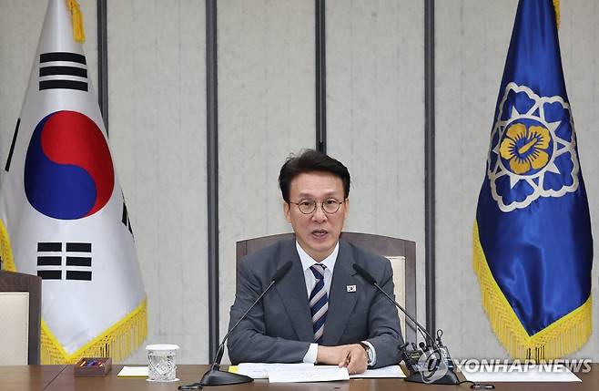 김민석 총리, 국정현안관계장관회의 주재 (세종=연합뉴스) 배재만 기자 = 김민석 국무총리가 3일 정부세종청사 총리실 영상회의실에서 열린 국정현안관계장관회의에서 발언하고 있다. 2025.9.3 scoop@yna.co.kr