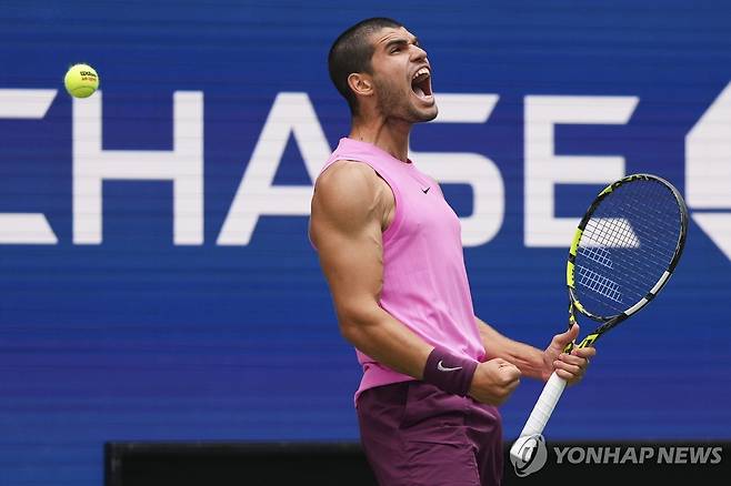 레헤츠카 물리치고 포효하는 알카라스 [AP=연합뉴스]