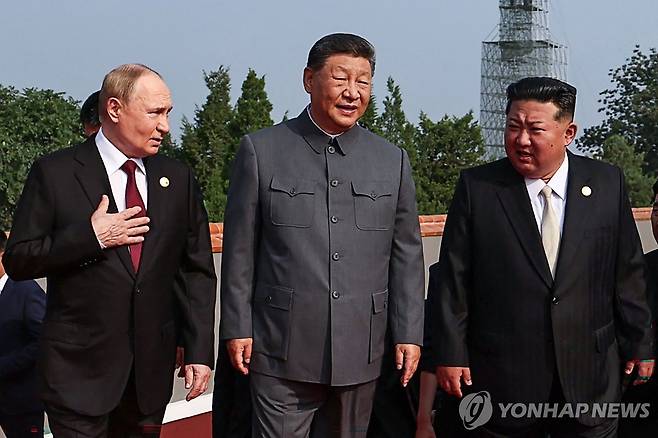 중국 전승절 열병식에 참석한 북중러 정상 [AFP 연합뉴스]