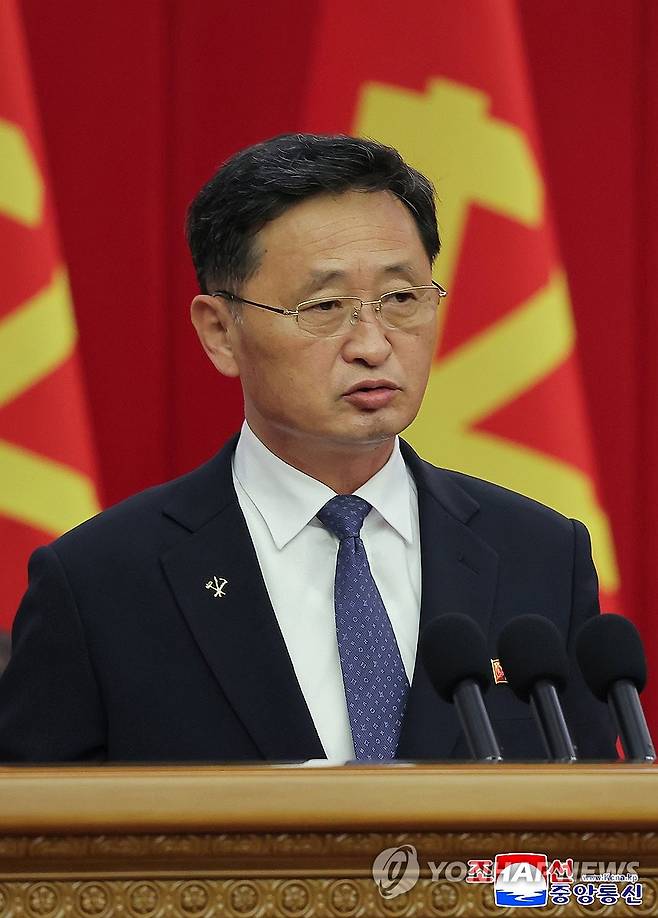 북한, 당 중앙위원회 제8기 제12차 전원회의 개최 (평양 조선중앙통신=연합뉴스) 김정은 북한 국무위원장이 지난 21일부터 23일까지 사흘간 노동당 중앙위원회 제8기 제12차 전원회의 확대회의를 열어 상반기를 결산하고 하반기 정책 방향을 논의했다고 조선중앙통신이 24일 보도했다. 사진은 회의에 참석해 발언하는 김덕훈 당 중앙위원회 비서. 2025.6.24 
    [국내에서만 사용가능. 재배포 금지. For Use Only in the Republic of Korea. No Redistribution] nkphoto@yna.co.kr