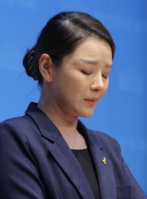 강미정 조국혁신당 대변인은 4일 서울 여의도 국회 소통관에서 탈당 기자회견을 열고 “저는 오늘 혁신당을 떠난다”고 밝혔다. 연합뉴스