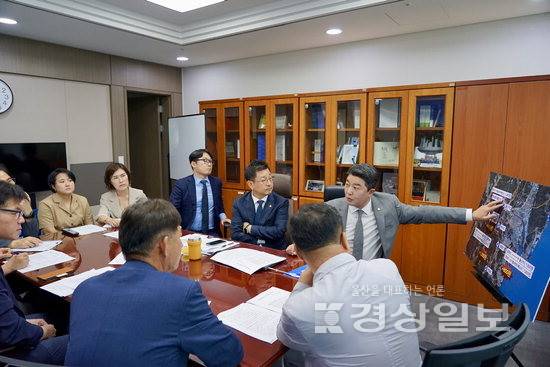 ▲ 더불어민주당 울산시당이 3일 국회 김태선 의원실에서 범서하이패스IC 요금 재조정과 관련해 간담회를 개최했다. 더불어민주당 울산시당 제공