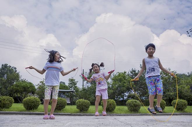 사교육 트렌드가 학습 위주에서 줄넘기 등 신체활동과 돌봄까지 영역을 넓히고 있다. /클립아트 코리아 제공