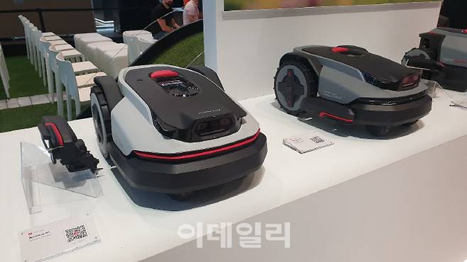 로보락이 유럽 시장 공략을 위해 선보인 잔디깎이 로봇 제품. (사진=이데일리 김응태 기자)