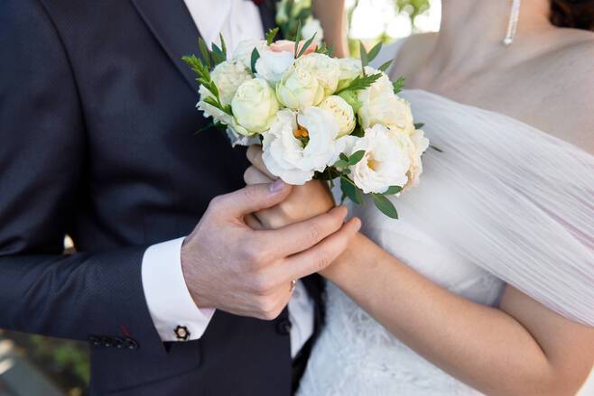 통계청이 혼인·출생 변화를 살핀 결과, 평균 재혼 나이는 2024년 남자 51.6세, 여자 41.7세였다.  [사진=게티이미지뱅크]