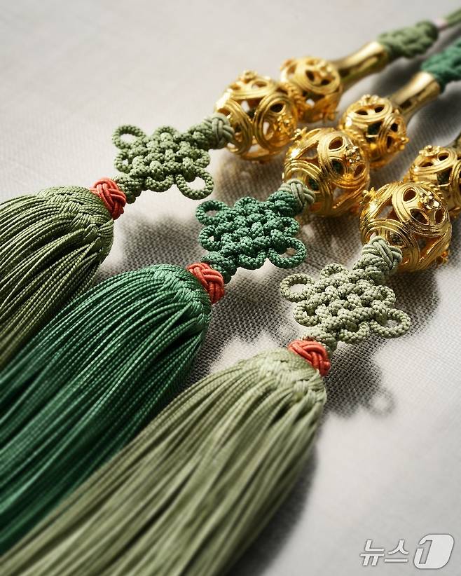 박선경 국가무형유산 매듭장 전승 교육사의 매듭공예 (사진=인스타그램 @themaedeup)