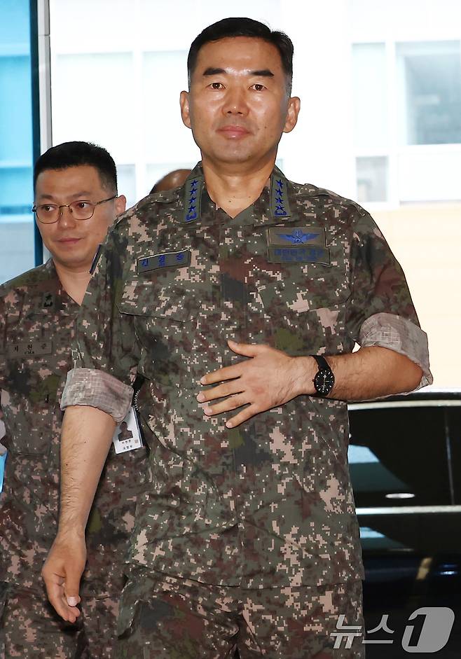 진영승 합참의장 후보자가 4일 오전 서울 용산구 육군회관에 마련된 인사청문회 준비 집무실로 출근하고 있다. 2025.9.4/뉴스1 ⓒ News1 김민지 기자