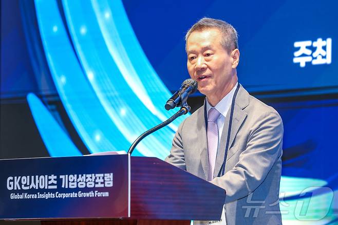 홍선근 머니투데이 회장이 4일 오전 서울 중구 웨스틴 조선 서울에서 열린 글로벌코리아인사이츠(GK인사이츠)·머니투데이 주최 '글로벌코리아 인사이츠 포럼'에 참석해 축사를 하고 있다. 2025.9.4/뉴스1 ⓒ News1 안은나 기자