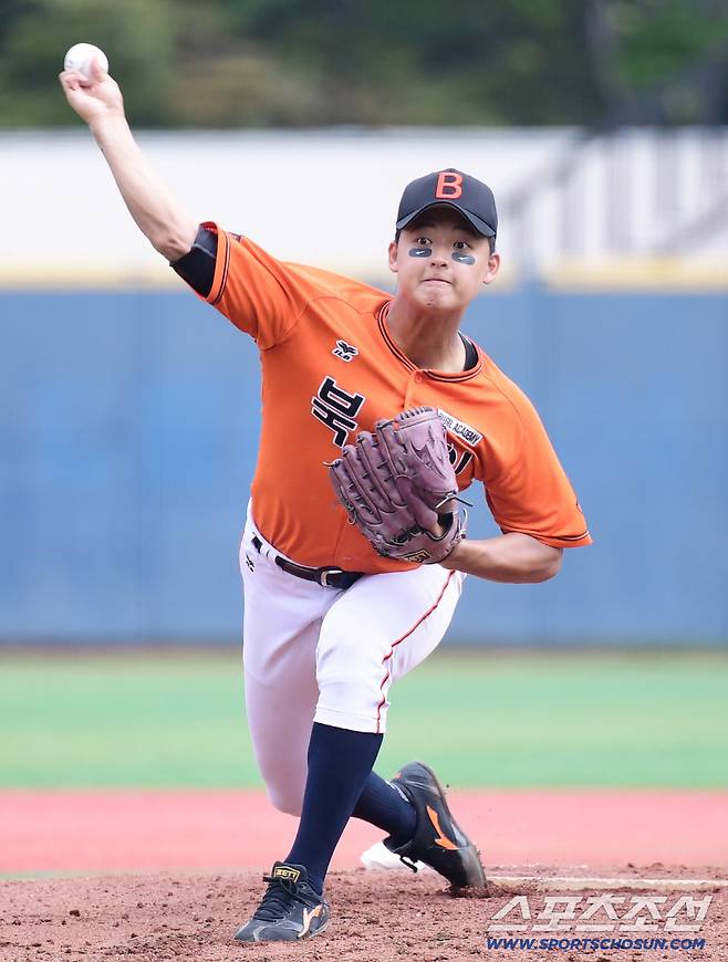 5일 서울 목동구장에서 열린 제80회 청룡기 고교야구선수권 대회 및 주말리그 왕중왕전 북일고-인천고 경기. 투구하는 북일고 박준현. 목동=송정헌 기자songs@sportschosun.com/2025.07.05/