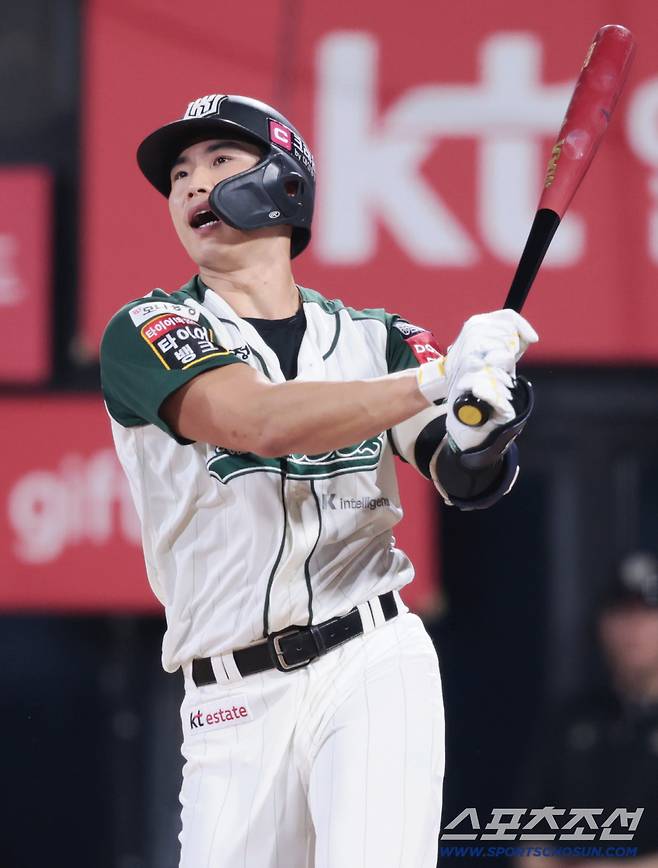 31일 수원 케이티위즈파크에서 열린 KT와 KIA의 경기. 타격하는 KT 장준원. 수원=송정헌 기자songs@sportschosun.com/2025.08.31/