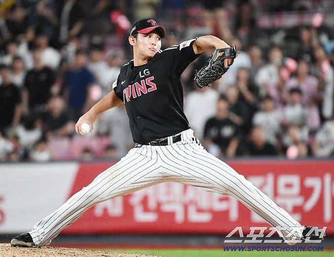 4일 수원 KT위즈파크에서 열린 LG-KT전. 8회말 등판한 김영우가 투구하고 있다. 수원=정재근 기자 cjg@sportschosun.com/2025.9.4/
