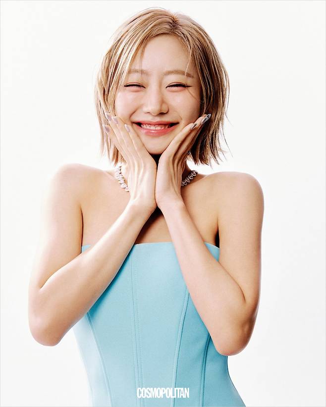 점프슈트 David Koma. 목걸이 Swarovski.