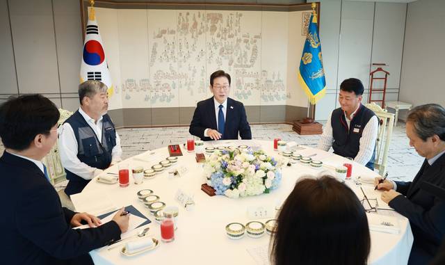 이재명 대통령, 양대노총 위원장 오찬 간담회 주재. 연합뉴스