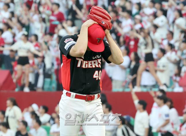 22일 오후 인천 SSG 랜더스필드에서 열린 2025 프로야구 KIA 와 SSG경기. KIA 선발 네일이 7회 SSG 한유섬에게 역전 3점포를 허용한 뒤 아쉬워하고 있다. 인천=정시종 기자 /2025.06.22.