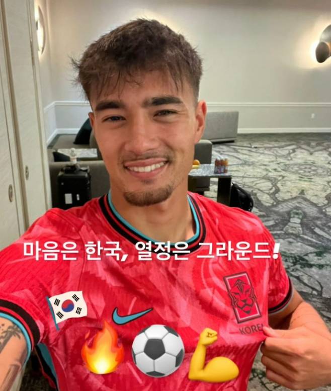 붉은 한국축구대표팀 유니폼을 입은 옌스 카스트로프. [사진 어머니 안수연씨 SNS]